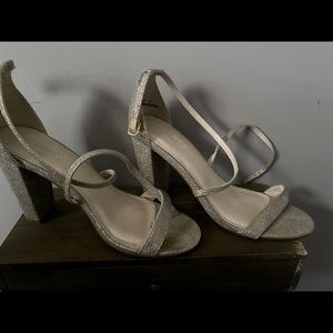Shimmery wedding/prom heels. David’s bridal. Worn x2. Very good condition.
